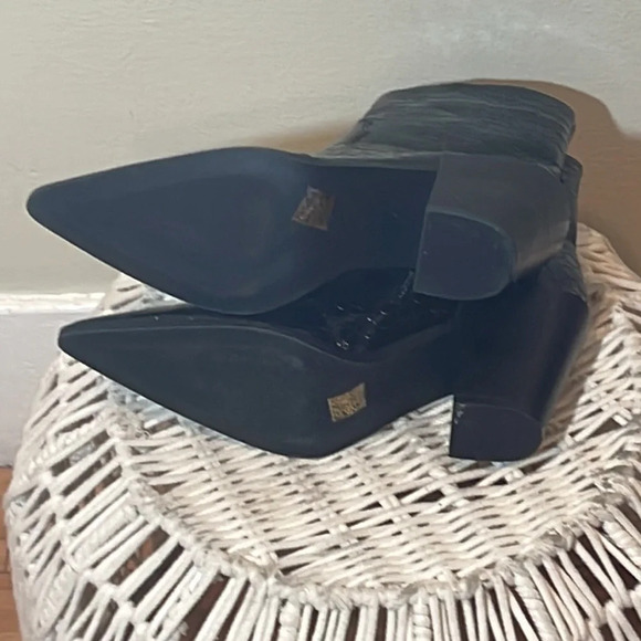 Truffle Collection mid heeled western boots in black croc size 40 EUR/ 9 US - Picture 5 of 12